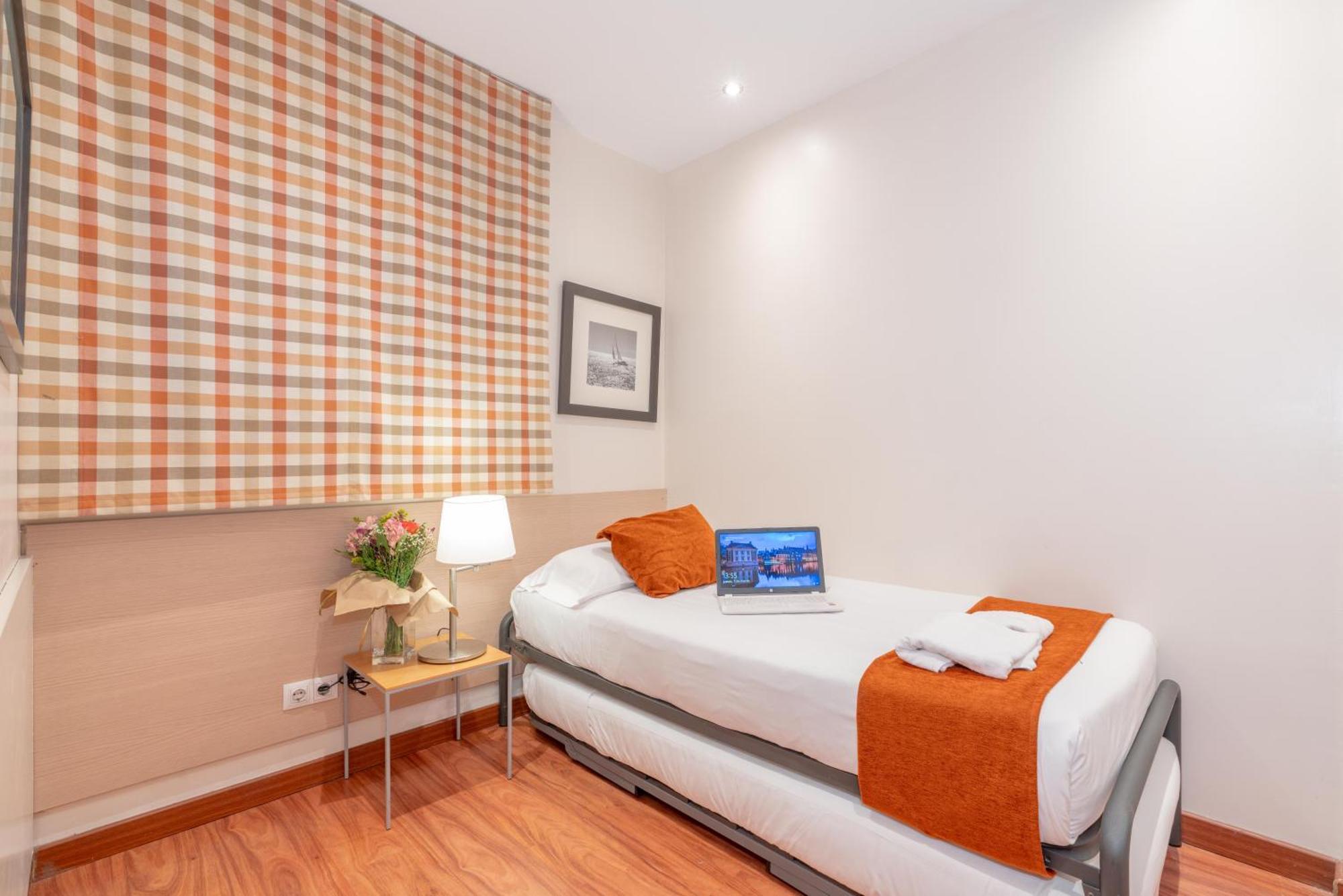 Serennia Cest Apartamentos Arc De Triomf Barcelona Exterior foto