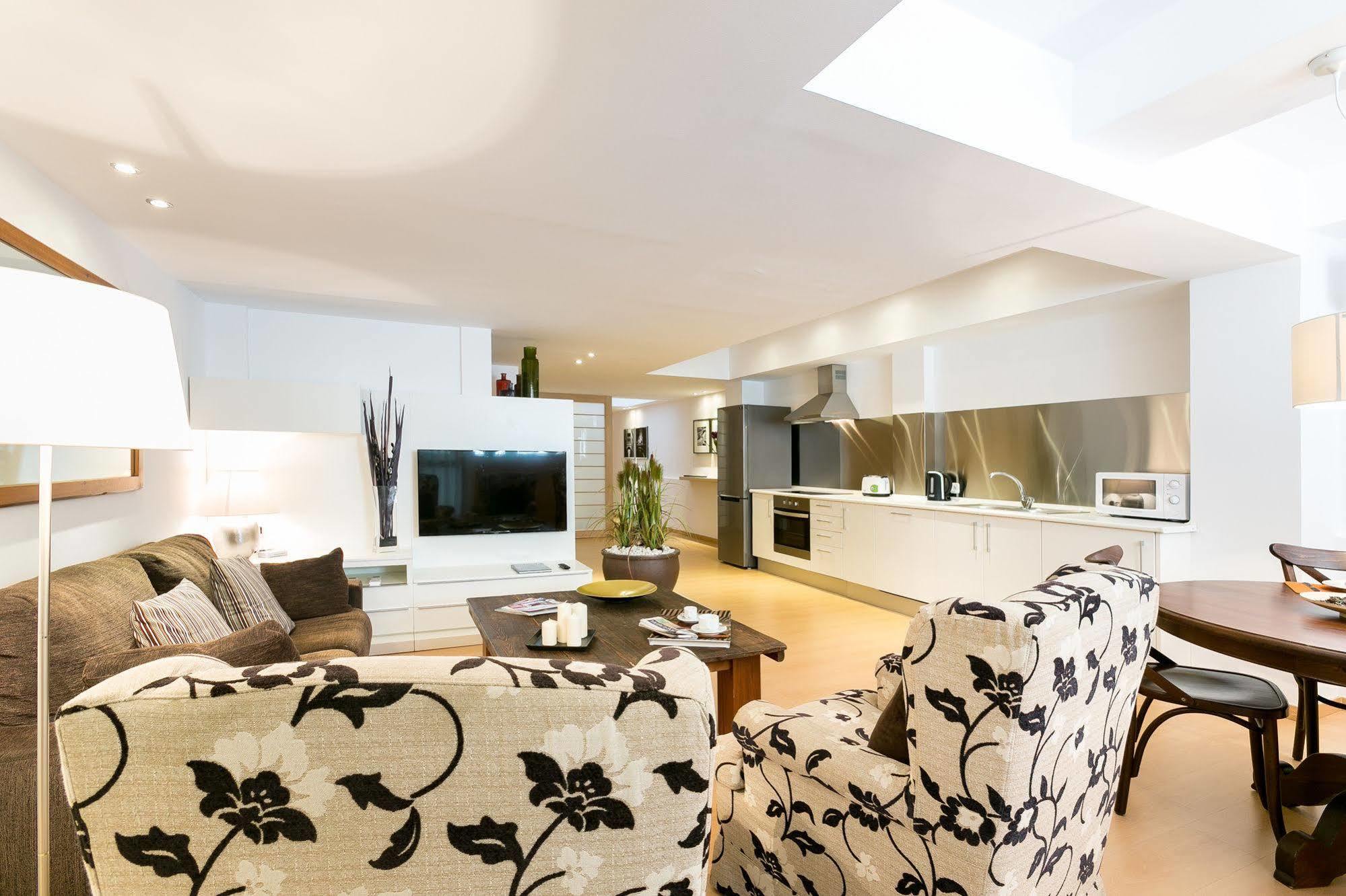 Serennia Cest Apartamentos Arc De Triomf Barcelona Exterior foto