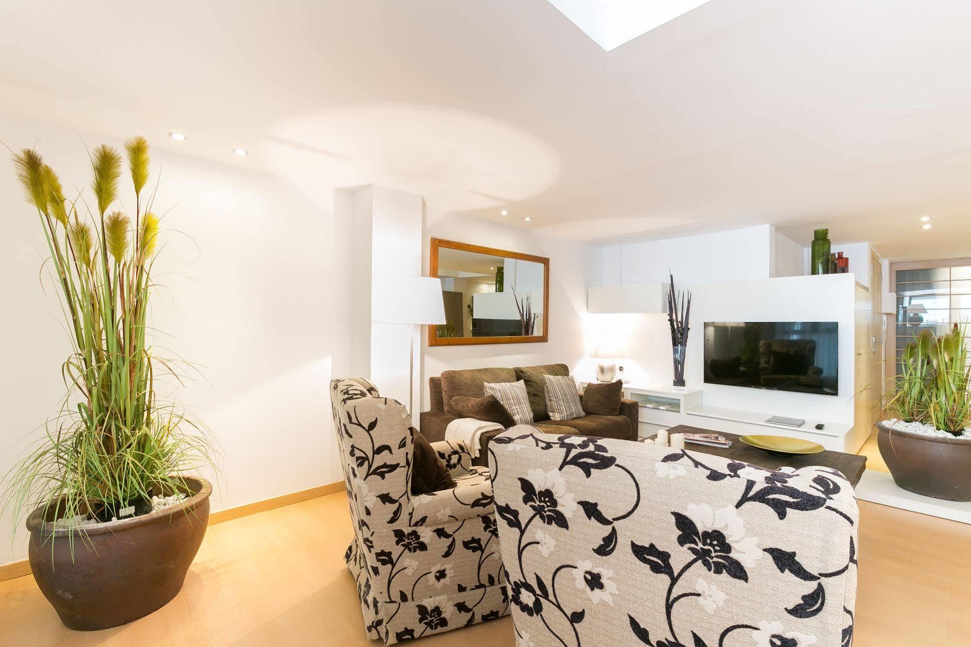 Serennia Cest Apartamentos Arc De Triomf Barcelona Exterior foto