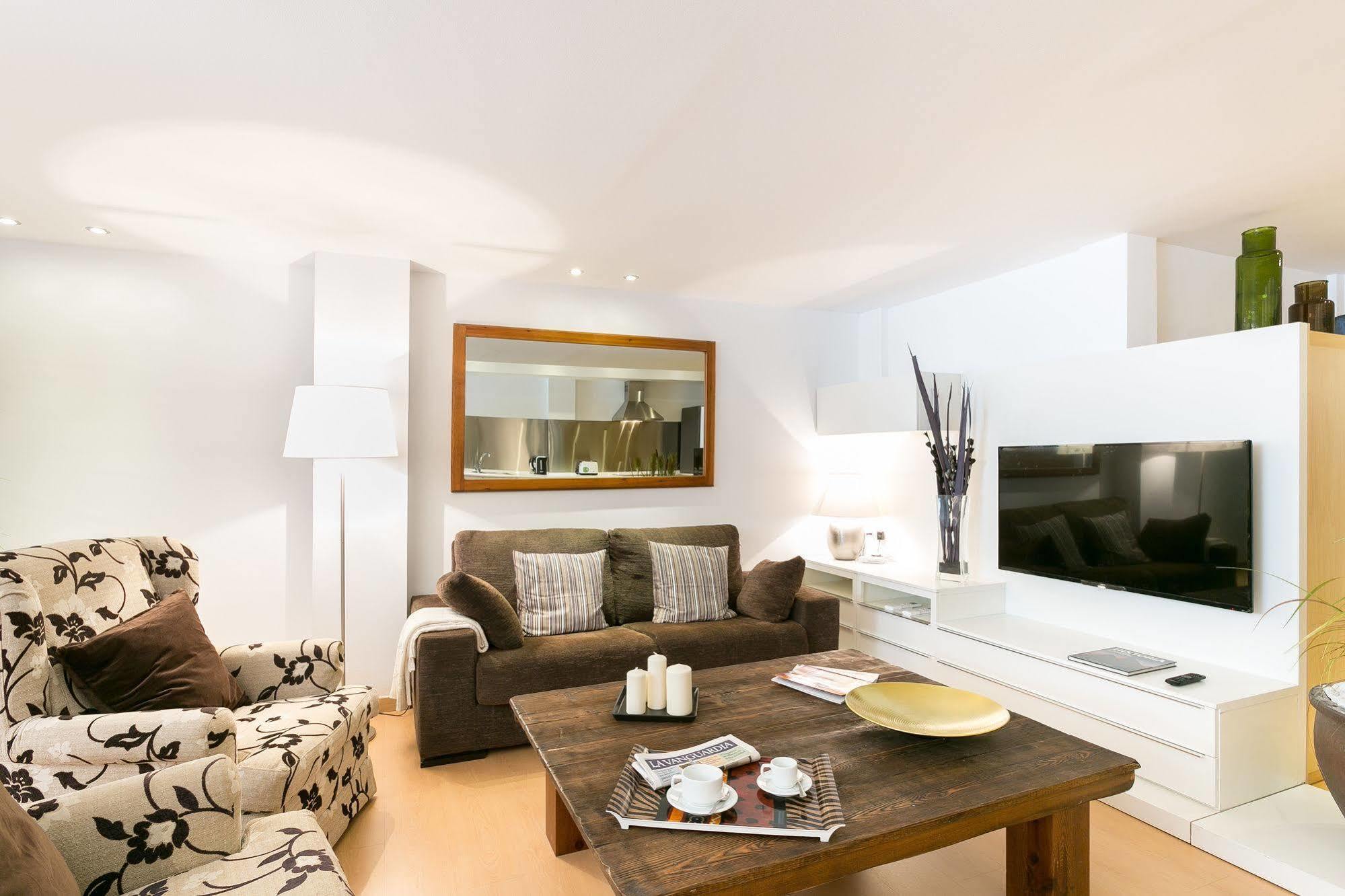 Serennia Cest Apartamentos Arc De Triomf Barcelona Exterior foto