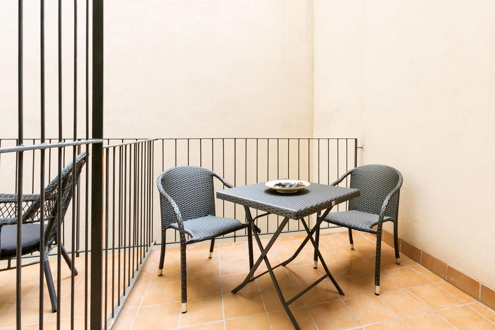 Serennia Cest Apartamentos Arc De Triomf Barcelona Exterior foto